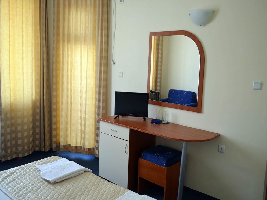Family Hotel Diana Pomorie Exterior photo