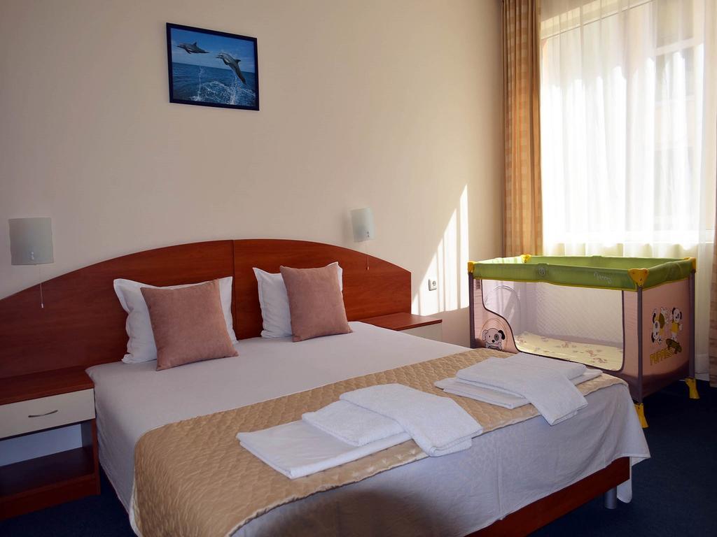 Family Hotel Diana Pomorie Exterior photo